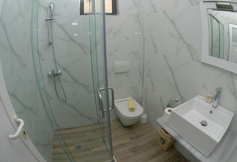 Camera Tripla Standard Vista Mare, Iliria