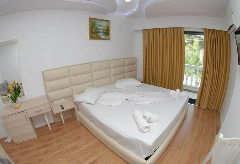 Camera Standard con Balcone, Iliria