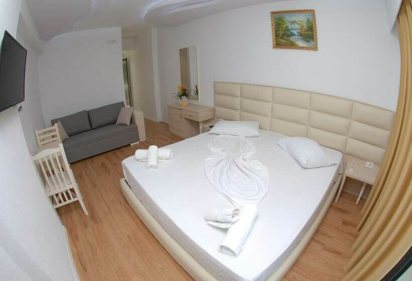 Camera Standard con Balcone, Iliria