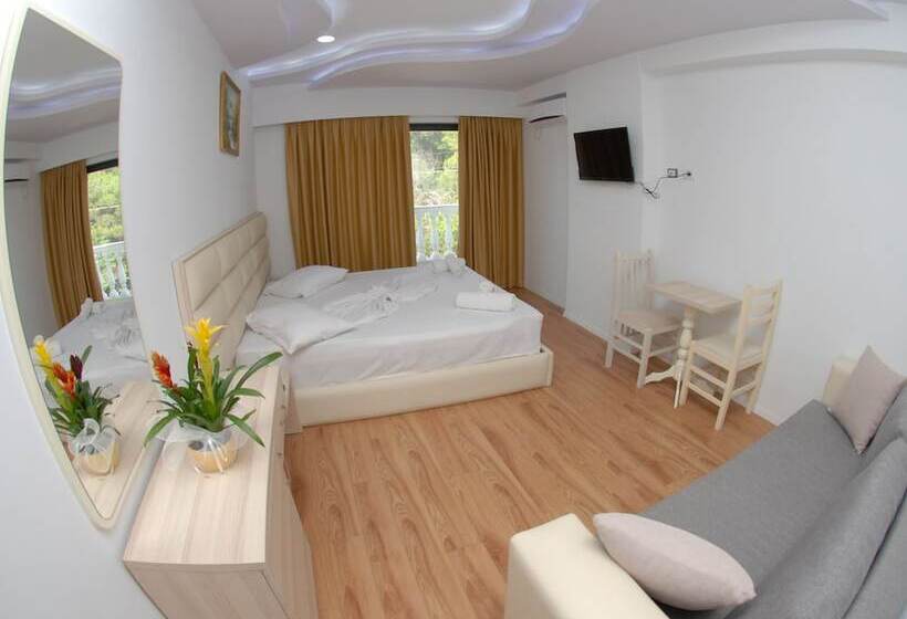 Camera Standard con Balcone, Iliria