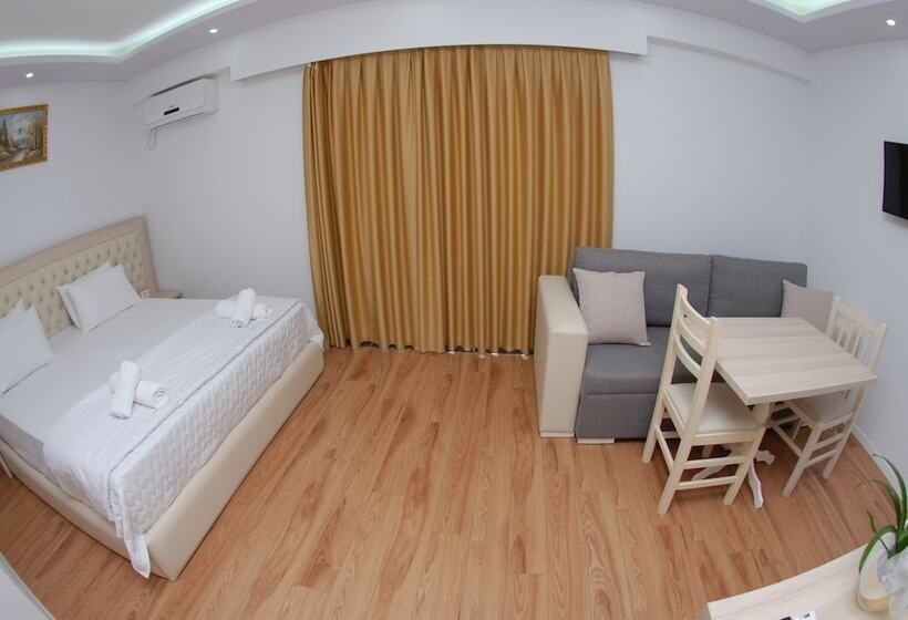 Camera Standard con Balcone, Iliria