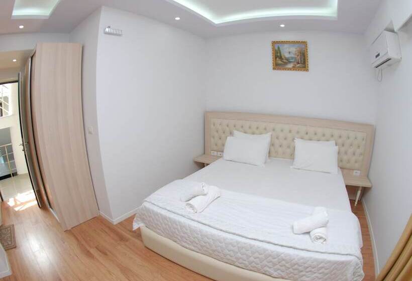 Camera Standard con Balcone, Iliria