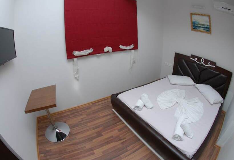 Camera Standard con Balcone, Iliria