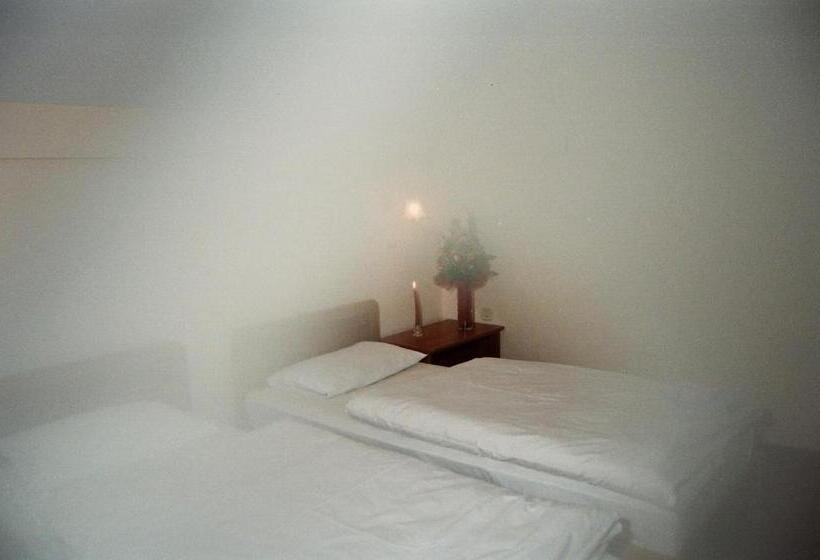 Номер Стандарт Трехместный, Planinarski Centar Petehovac