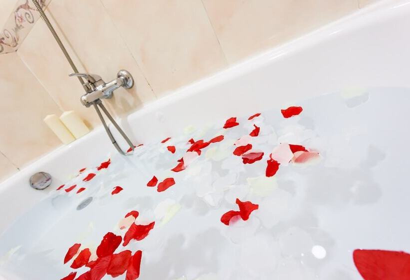 اتاق سوپریور چهار تخته, Suite Caesar