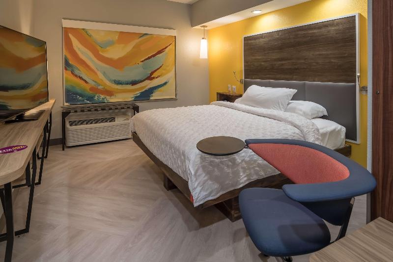 스탠다드 룸 킹사이즈 침대, Tru By Hilton Garland Richardson