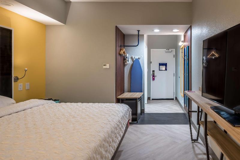 스탠다드 룸 킹사이즈 침대, Tru By Hilton Garland Richardson