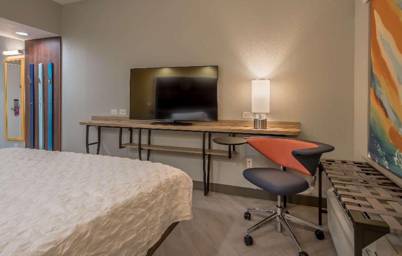 스탠다드 룸 킹사이즈 침대, Tru By Hilton Garland Richardson