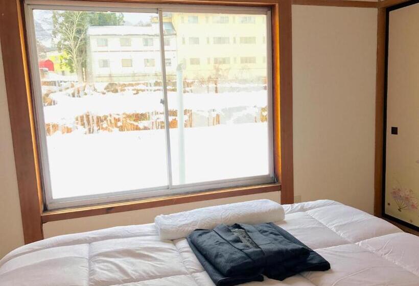 バス共有のスタンダードルーム, Hai Lodge