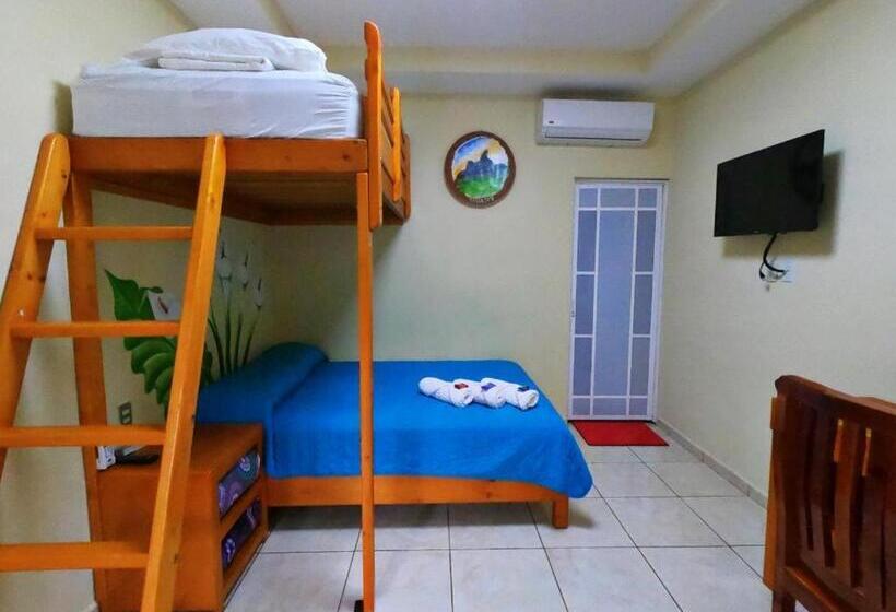 חדר סטנדרט לשלושה, Jovita