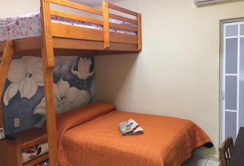 חדר סטנדרט לשלושה, Jovita