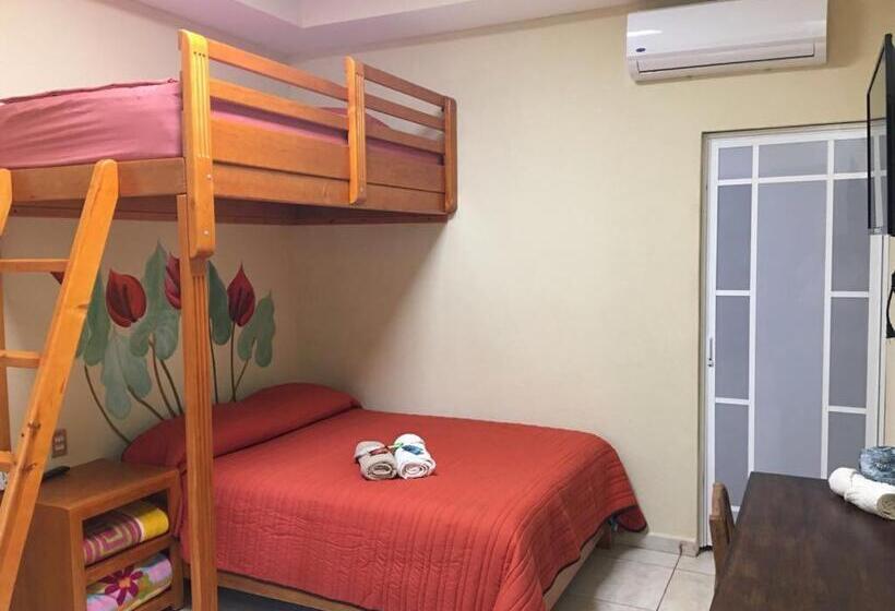 חדר סטנדרט לשלושה, Jovita