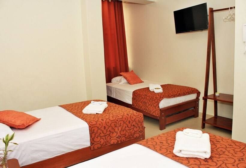 スタンダードトリプルルーム, Hostal Macambo