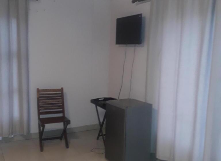 سوئیت با تخت بزرگ, Elilo Bed And Breakfast