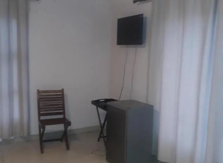 سوئیت با تخت بزرگ, Elilo Bed And Breakfast