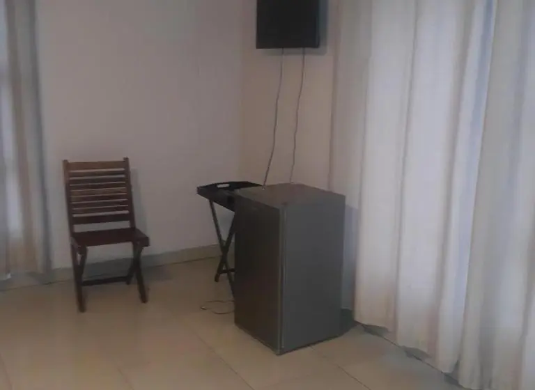 سوئیت با تخت بزرگ, Elilo Bed And Breakfast