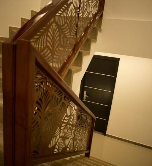 带阳台的豪华间, 212