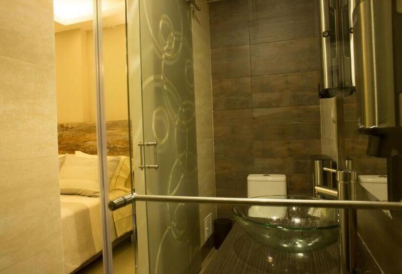 带阳台的豪华间, 212