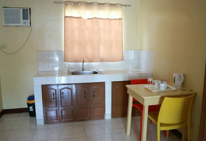 Camera Deluxe, Danel Pensionne House