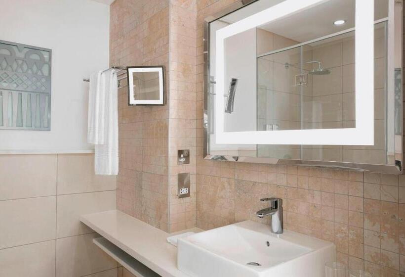 Camera Deluxe Letto King, Four Points By Sheraton Nairobi Airport