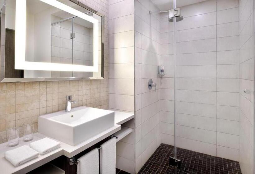 سوئیت با تخت بزرگ, Four Points By Sheraton Nairobi Airport