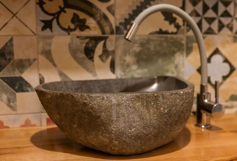 اتاق استاندارد, Central Bled House