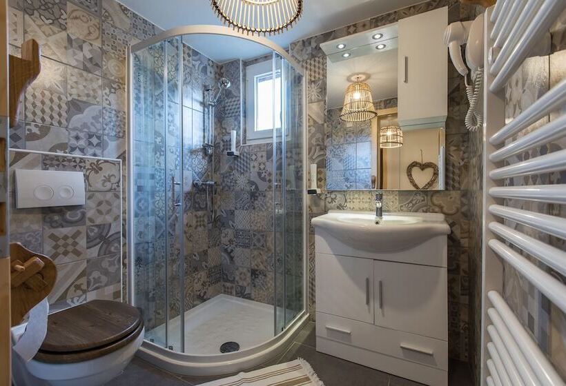 اتاق استاندارد, Central Bled House