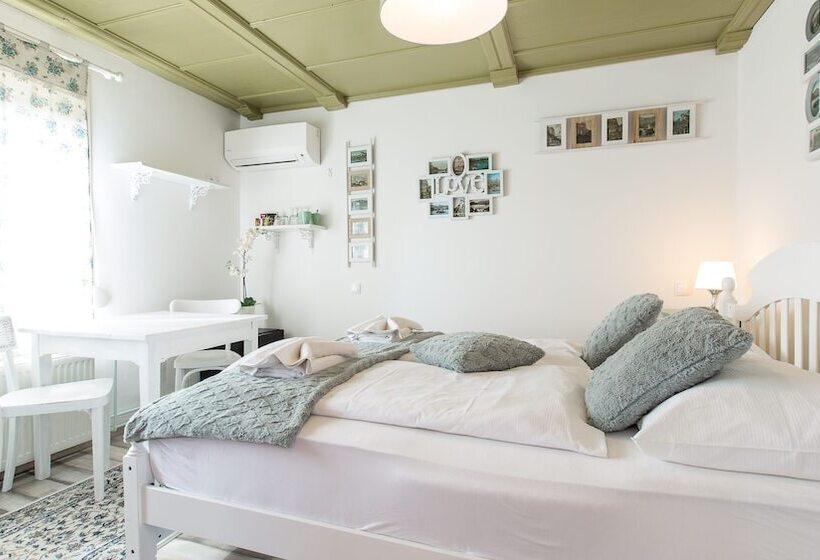 اتاق استاندارد چهار تخته, Central Bled House