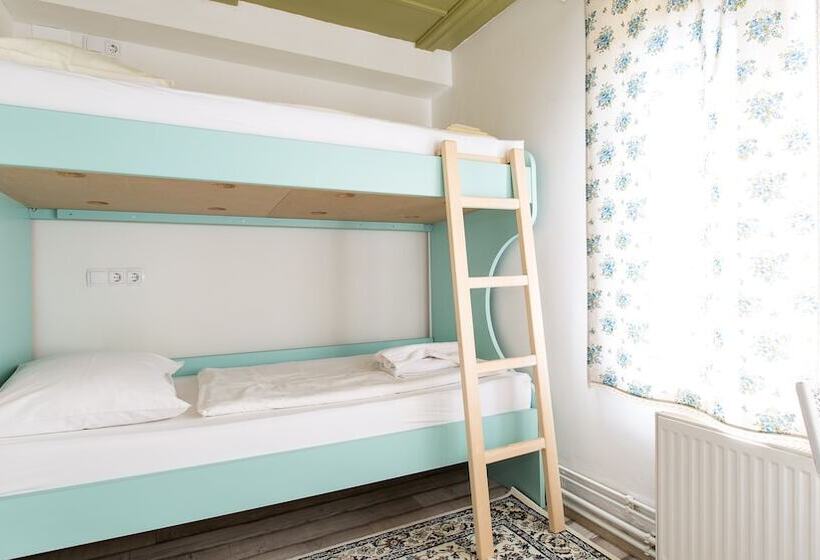 اتاق استاندارد چهار تخته, Central Bled House