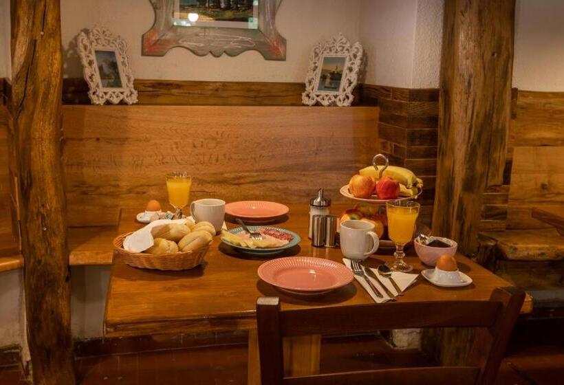 اتاق استاندارد چهار تخته, Central Bled House