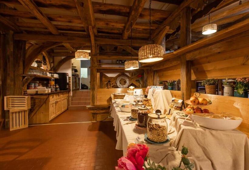 اتاق استاندارد چهار تخته, Central Bled House