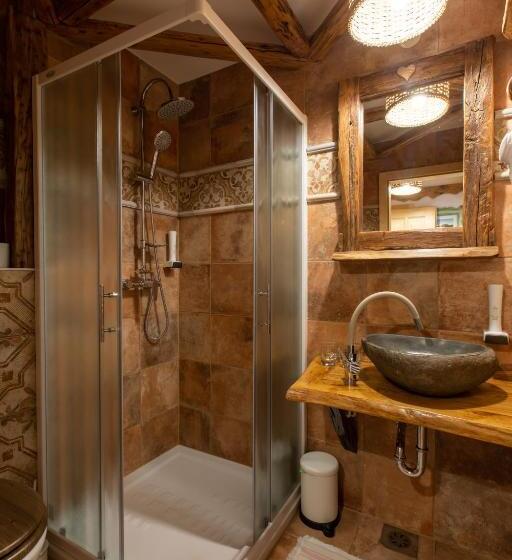 اتاق استاندارد چهار تخته, Central Bled House