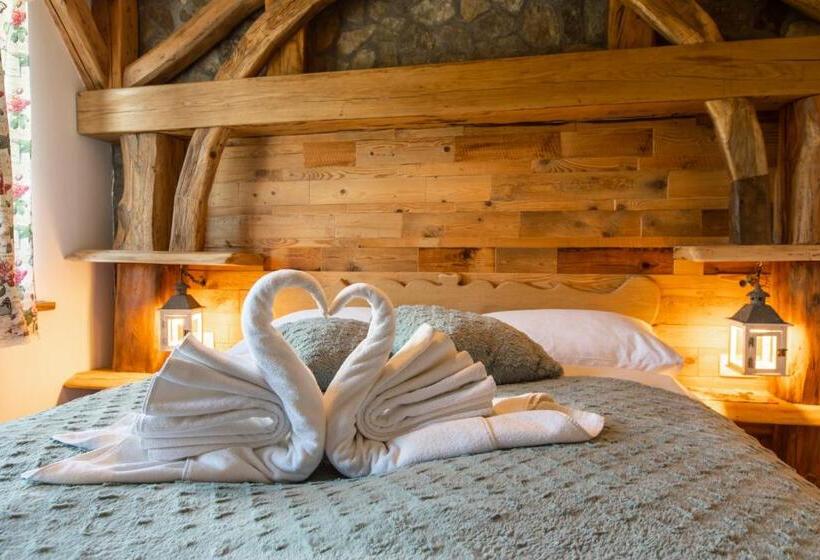 اتاق استاندارد چهار تخته, Central Bled House