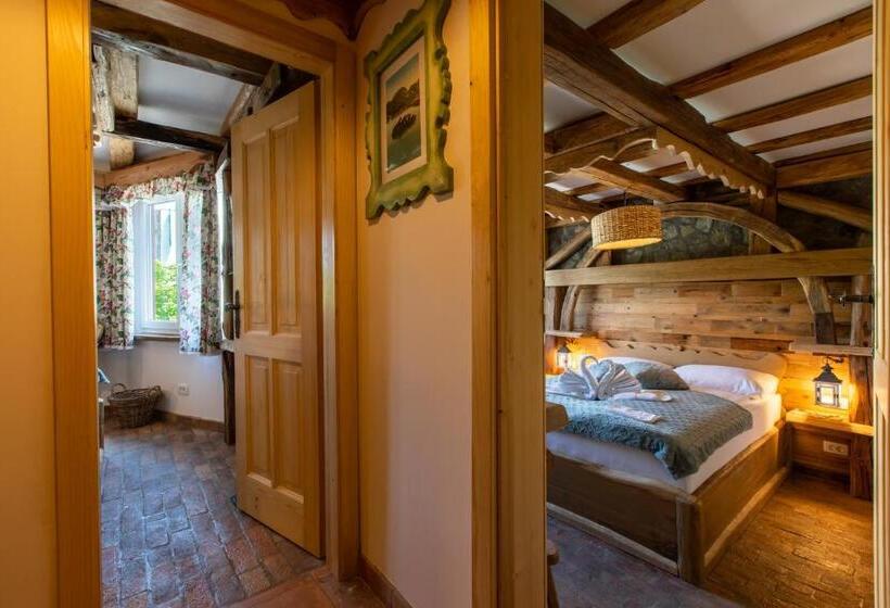اتاق استاندارد چهار تخته, Central Bled House