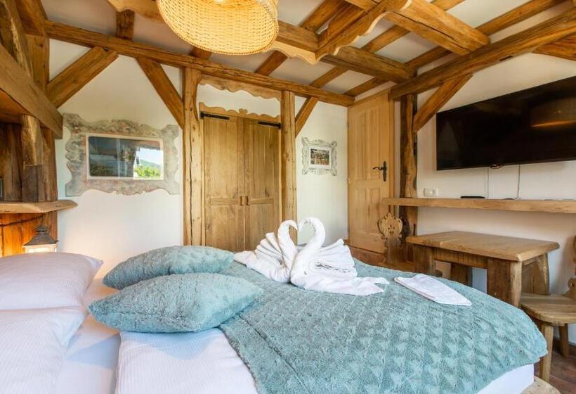 اتاق استاندارد چهار تخته, Central Bled House