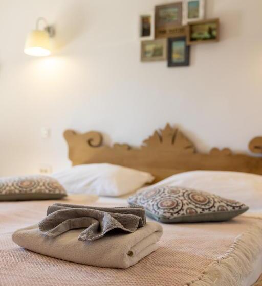 اتاق اکونومی, Central Bled House