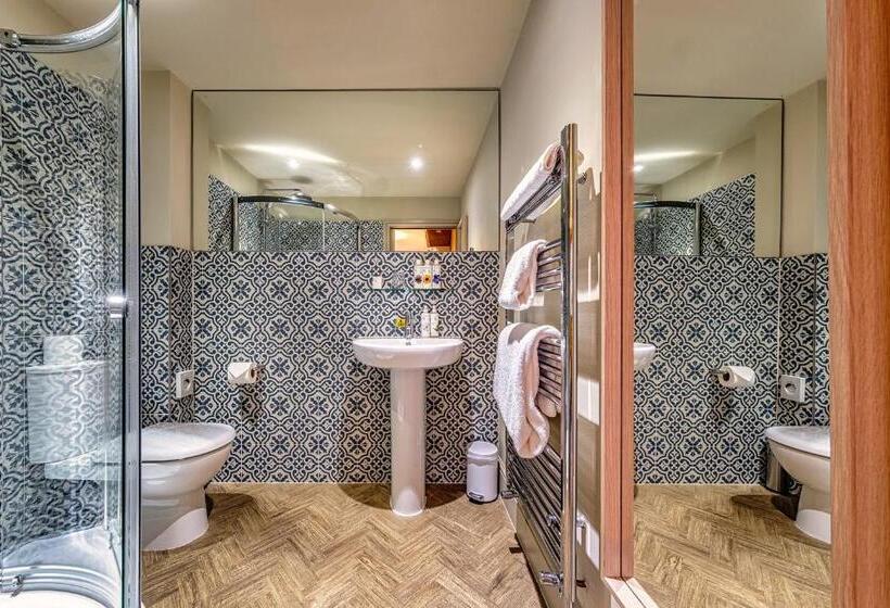 Семейный Номер, The Globe Inn