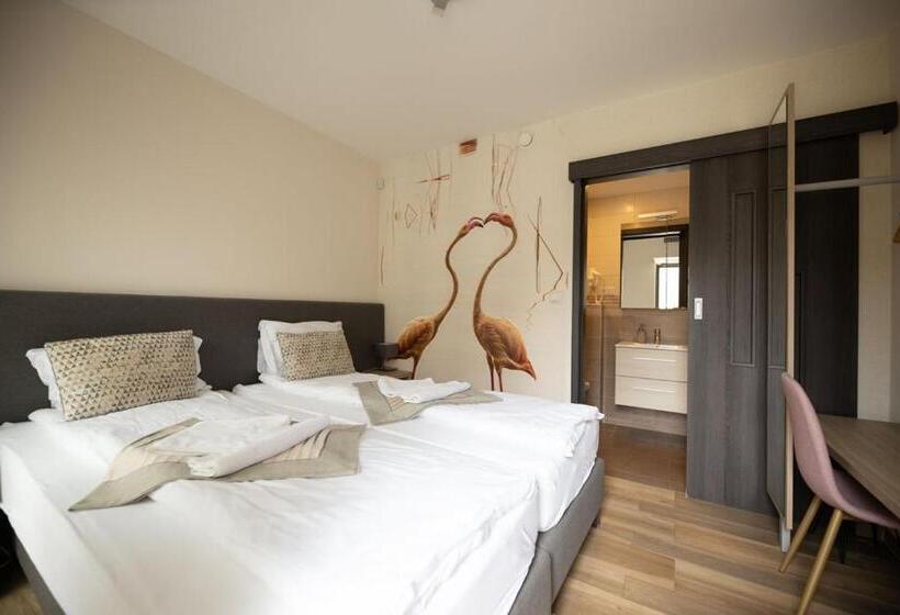 Номер Deluxe, Flamingó Panzió és Borház