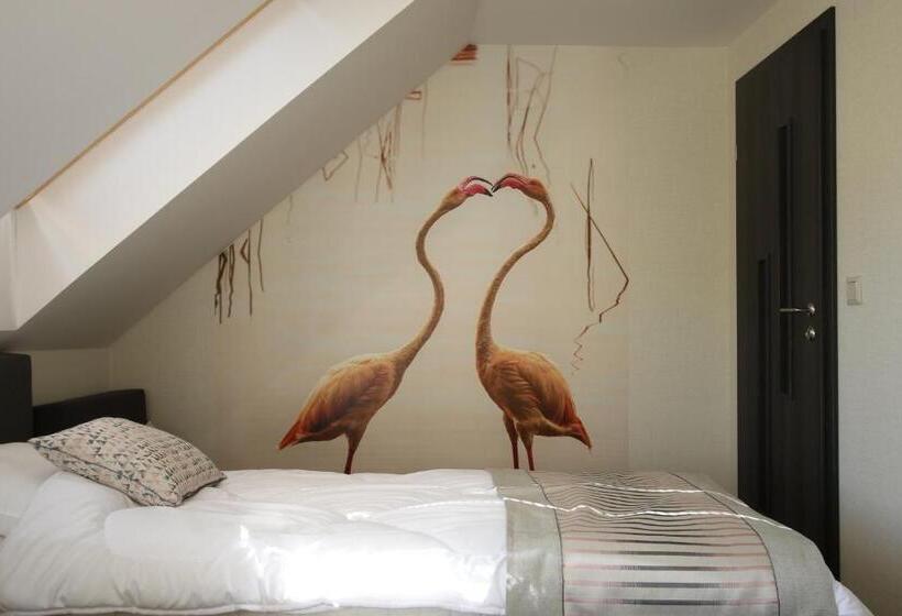 غرفة ديلوكس ثلاثية, Flamingó Panzió és Borház