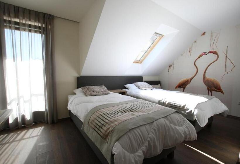 غرفة ديلوكس ثلاثية, Flamingó Panzió és Borház