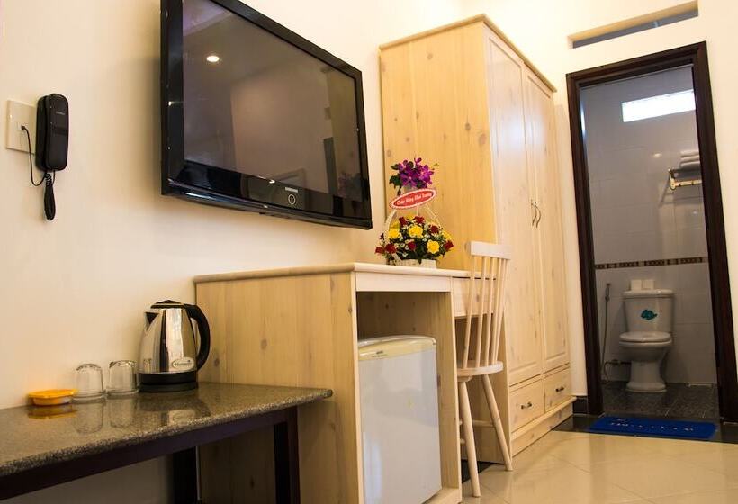 اتاق لوکس با بالکن, Maika