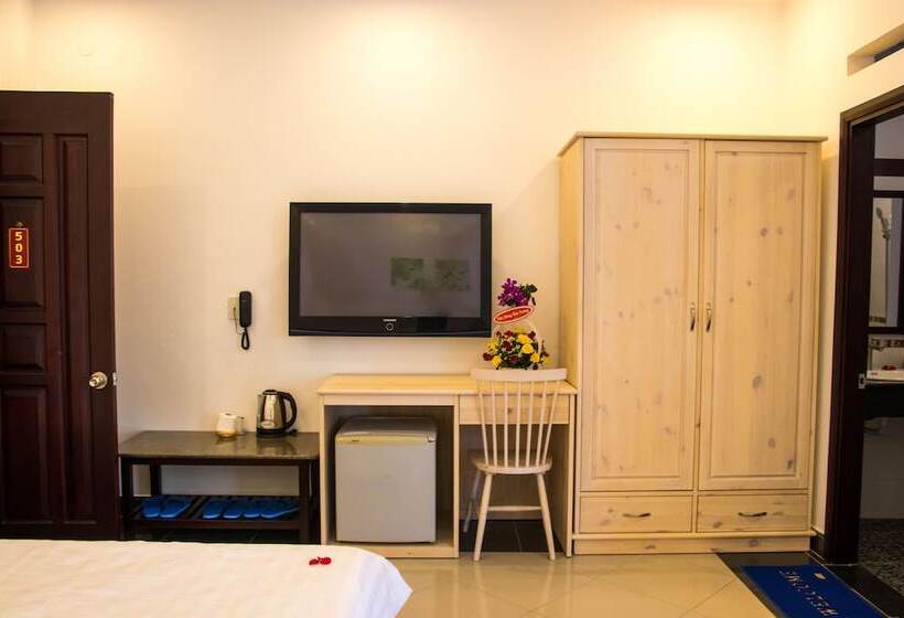 اتاق لوکس با بالکن, Maika