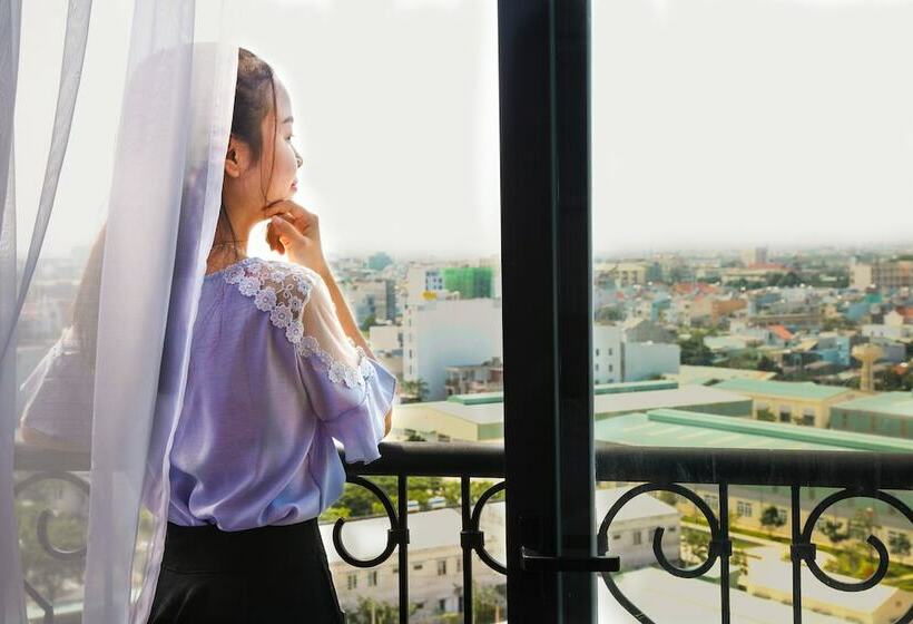 اتاق لوکس سه تخته, Ritzy Boutique Hotel Da Nang Beach