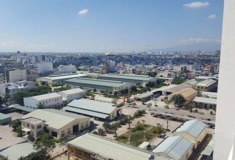 اتاق لوکس سه تخته, Ritzy Boutique Hotel Da Nang Beach