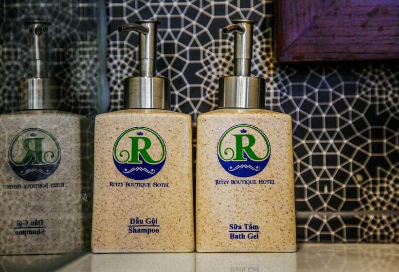 اتاق لوکس سه تخته, Ritzy Boutique Hotel Da Nang Beach