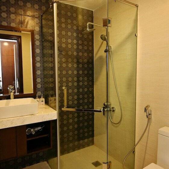 اتاق لوکس سه تخته, Ritzy Boutique Hotel Da Nang Beach