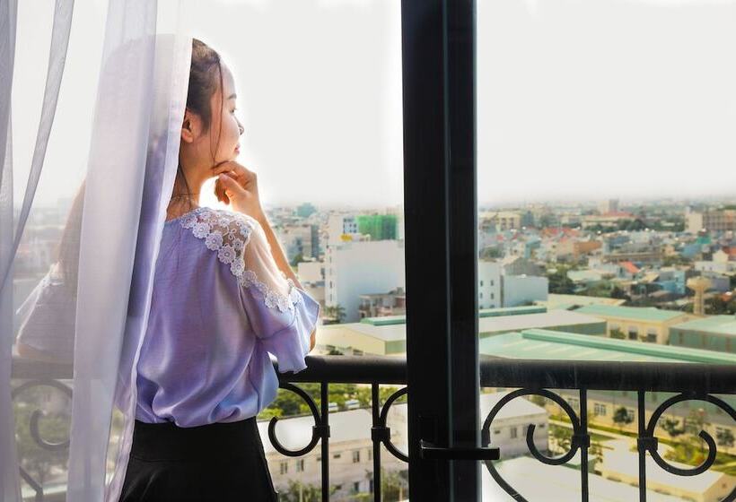 مجموعه ویستا شهر, Ritzy Boutique Hotel Da Nang Beach