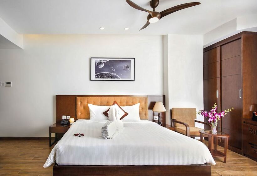 مجموعه ویستا شهر, Ritzy Boutique Hotel Da Nang Beach