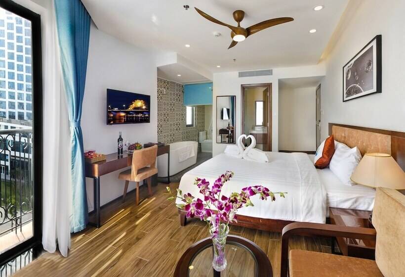 مجموعه ویستا شهر, Ritzy Boutique Hotel Da Nang Beach