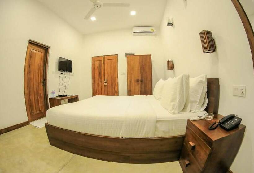 Номер Deluxe Вид на Бассейн, Somerset Mirissa Eco